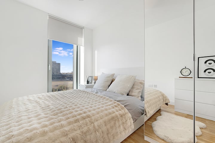 Spavaća soba 1 nudi fleksibilnost i udobnost uz udoban bračni krevet, što jamči miran odmor za miran san.