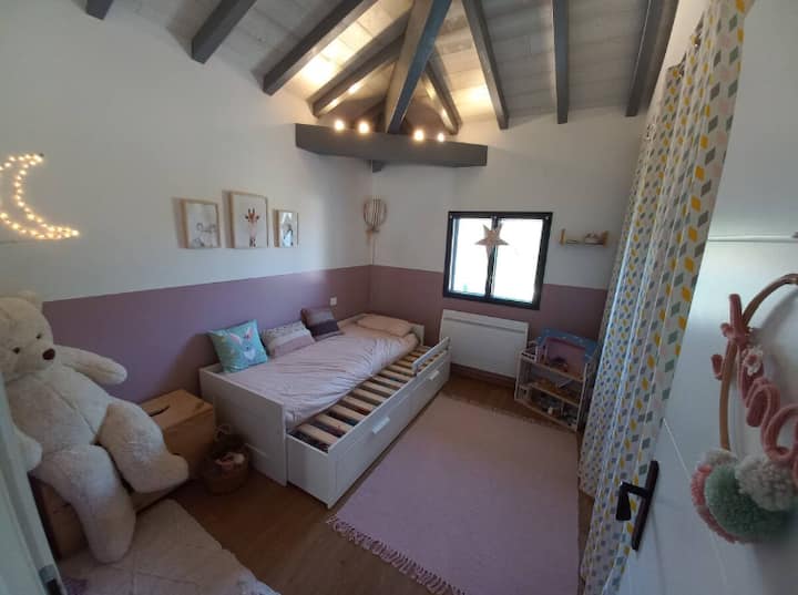 Uitschuifbaar bed, dus mogelijkheid om het om te bouwen naar een tweepersoonsbed.