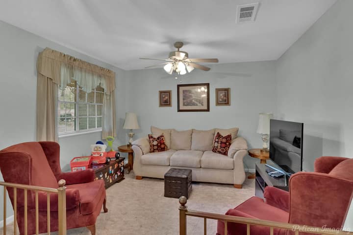 Comfy 3 Bedroom Retreat - Shreveport, LA