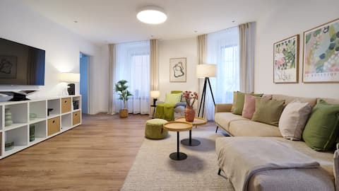 Stylish & Central Apartment with Comfort