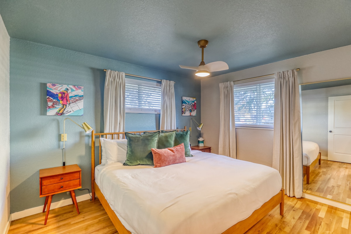 Veliki bračni krevet od memorijske pjene na prvom katu. 