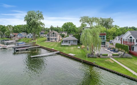 Union Lake MI, Lake House Oasis