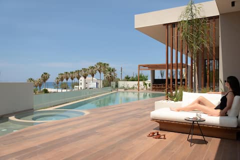 5* Luxury Living Steps from Long Sandy Beach