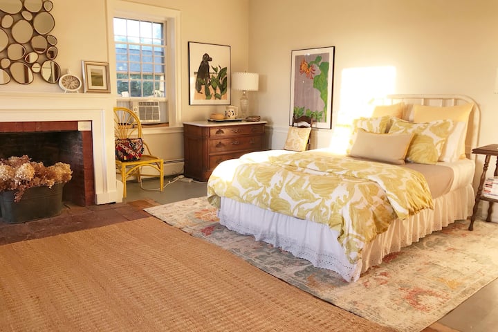 The Lottie Bedroom at sunset.