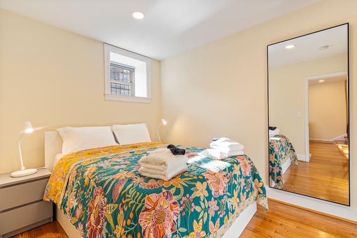 The Perfect Balance of Comfort and Support: Dit matras is gemaakt met een combinatie van individuele zakspoelen en traagschuim met een koelhoes. Het traagschuimmatras is een comfortabele middenweg, ontworpen om een koelere nachtrust te verlengen.