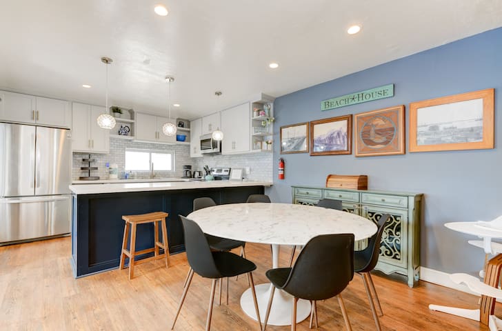 Ocean View Beach House (Sleeps 8) Steps 2 Beach