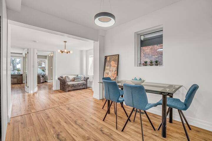 Beautiful & Stylish Midtown home for Big Groups! gallery image 5