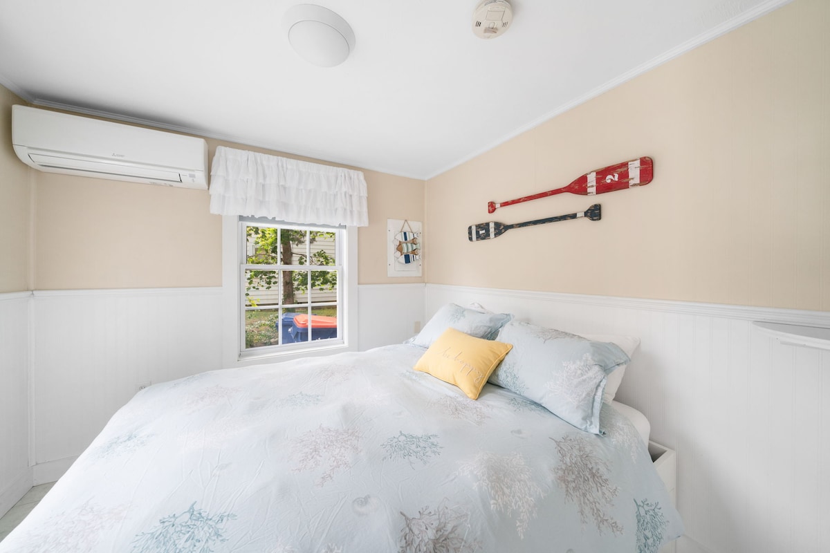 Front bedroom offers queen size bed and loads of natural light; under the bed drawers with loads of hooks for beach towels and other hanging garments.