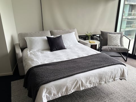 Successful Airbnb property: Apartment in Canberra City in City