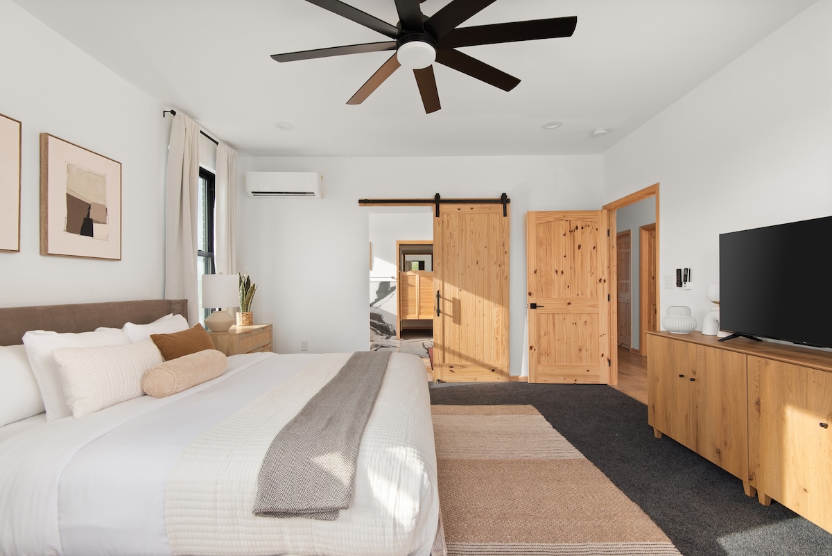 Top Floor Master Bedroom with its own private bathroom and walk-in closet!