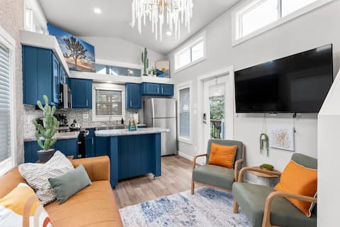 Popular Airbnb listing: Joshua Tree Desert w Hill Country Views in Briarcliff