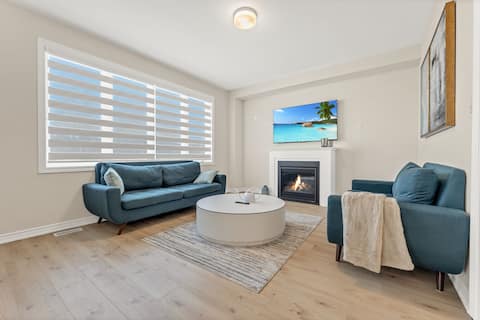 Beach Haven: Stylish 5B/3.5B Near Ste. Annes Spa!