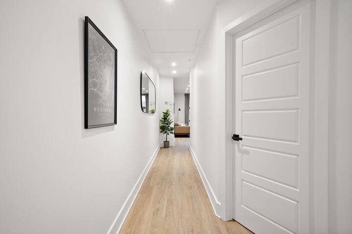 Luxury MTL Old port 2 BR 2 BA Apartment gallery image 3