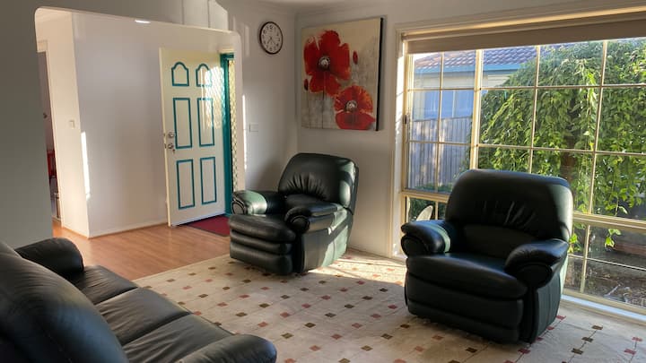 Berwick Three Bedroom Pet Friendly House - Cranbourne