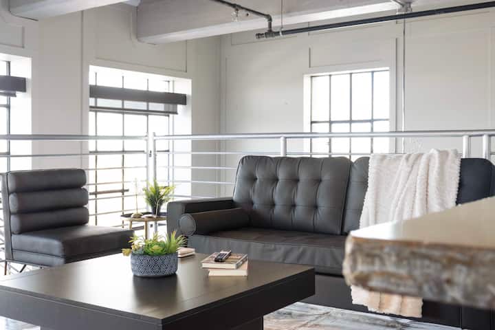3-story Penthouse W/ Roofdeck - Detroit, MI
