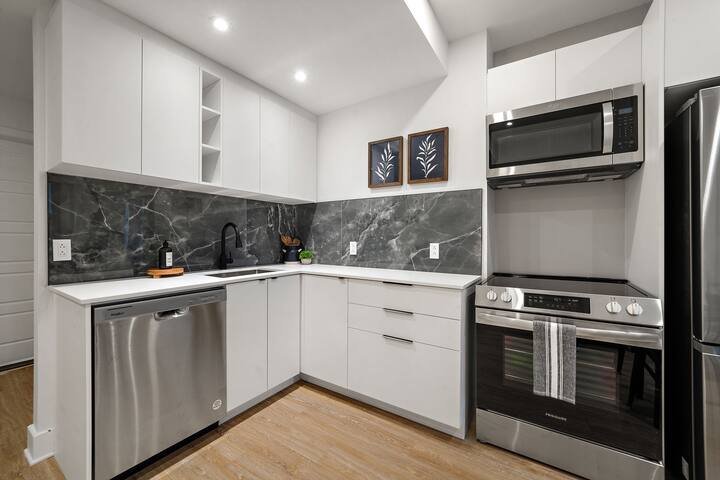 New Downtown MTL Old port 3 BR 2 BA gallery image 5