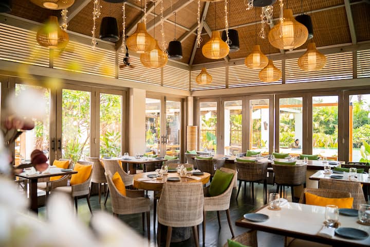Dining area image 1