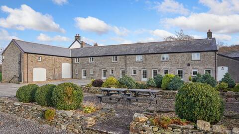 3 Bed Cottage • Parking • Ideal for Work Trips