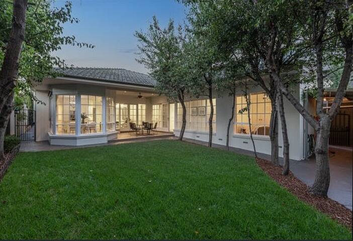 Amazing Family home close to CBD gallery image 4