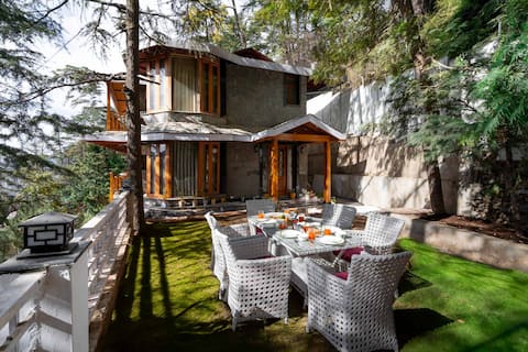 StayVista Oakwood Manor 6BRCottage Near Mall Road