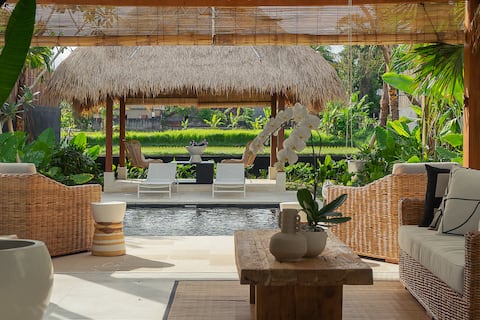 Elegant Villa with Private Pool, Minutes to Ubud!