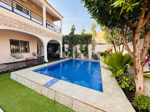 Villa So queen with pool, electricity ok!
