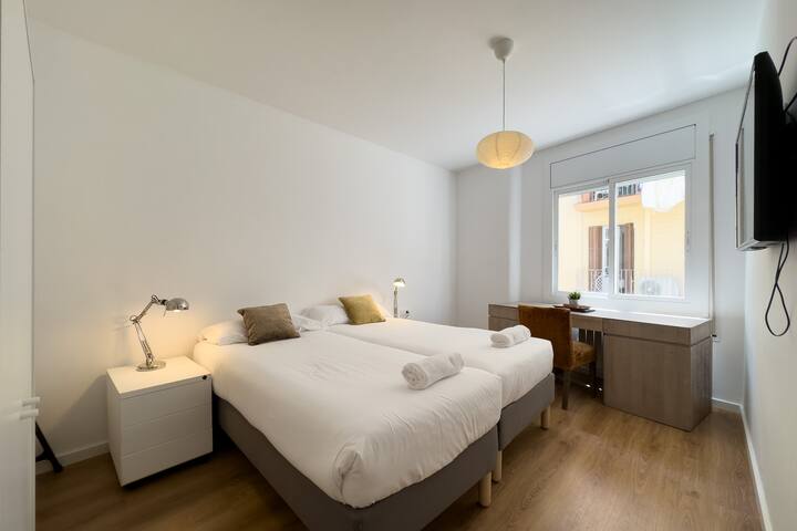 Spacious 3 bedroom flat plus 2 bathrooms in Sants gallery image 2
