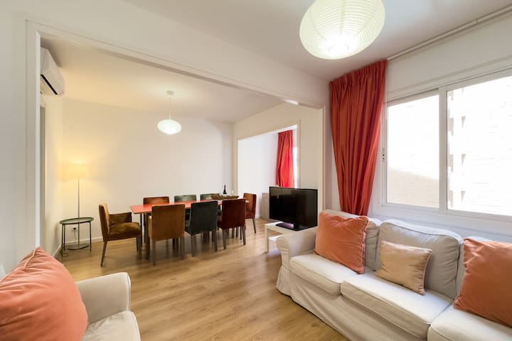 Spacious 3 bedroom flat plus 2 bathrooms in Sants