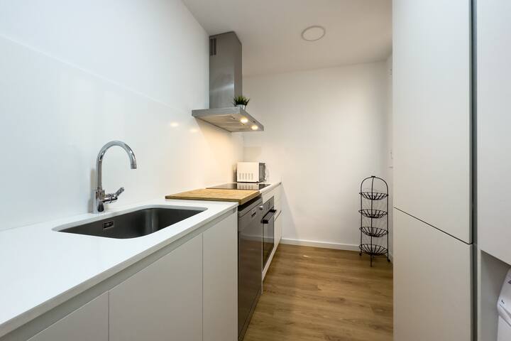 Spacious 3 bedroom flat plus 2 bathrooms in Sants gallery image 3