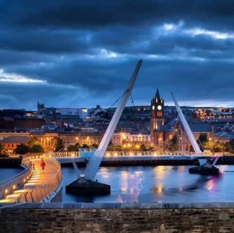 Entire house sleeps 4.
City Centre location