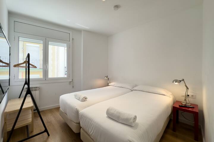 Big 4 bedroom flat plus 2 bathroom in Sants gallery image 5