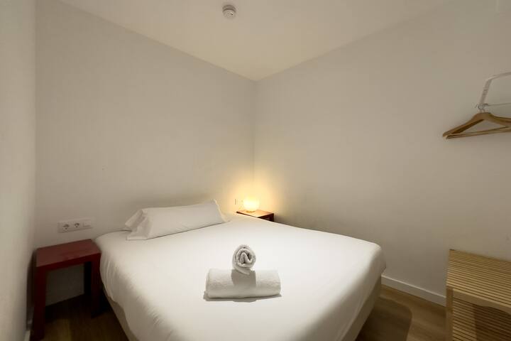 Big 4 bedroom flat plus 2 bathroom in Sants gallery image 3