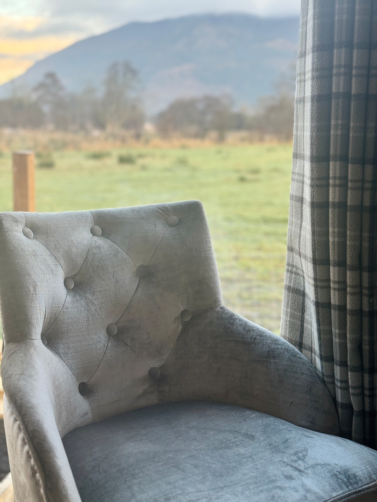 Top Airbnb: Your mountain view retreat in Above Derwent