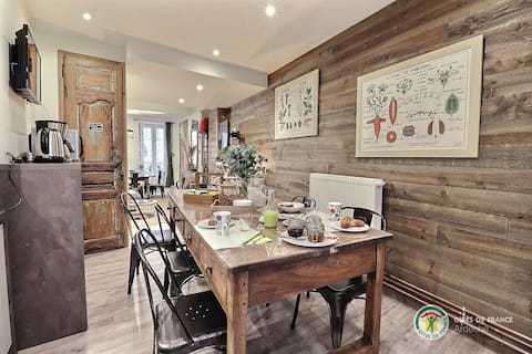 Le Pied du Géant Cottage – 4 bedrooms – 15 single beds