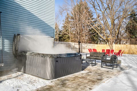 Champions' NSC Retreat HotTub Grill FirePit Fenced