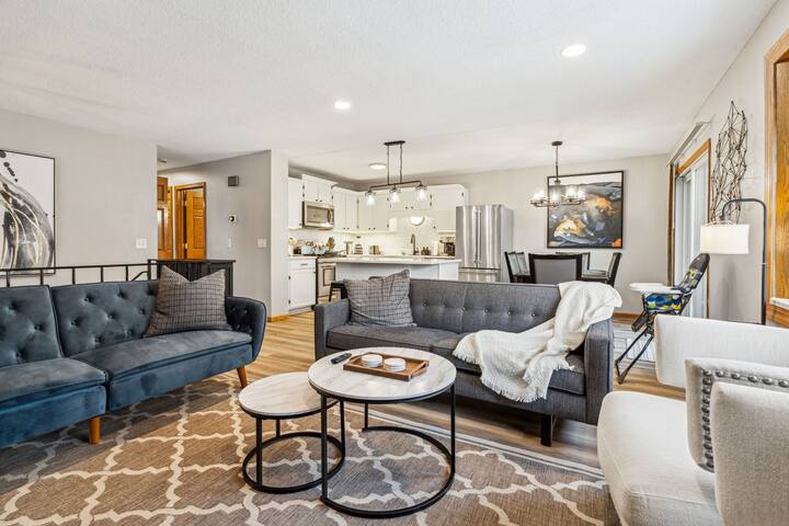 Champions’ NSC Retreat HotTub Grill FirePit Fenced gallery image 4