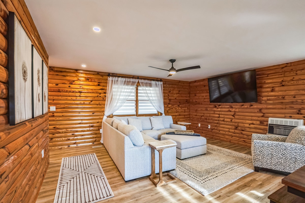 Top Airbnb: Johnsons Cove - Lakefront Retreat With EV Charger in Seneca