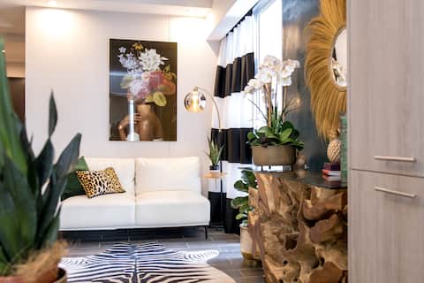 SkyHigh Lux: SJO Dash | IG-Worthy | Shops