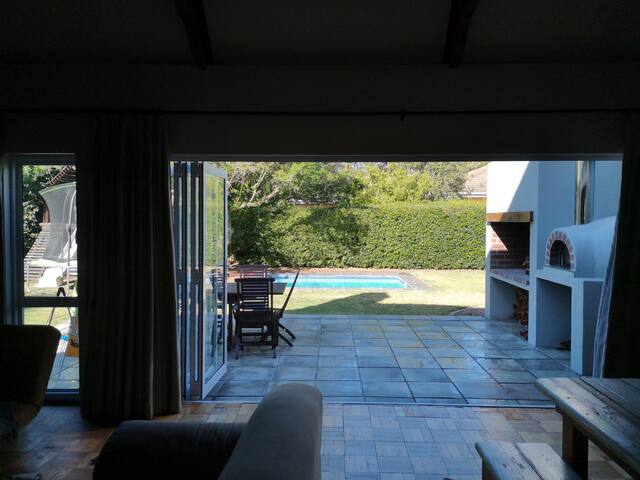 Cottage with Pool, Garden & Off-Street Parking gallery image 4