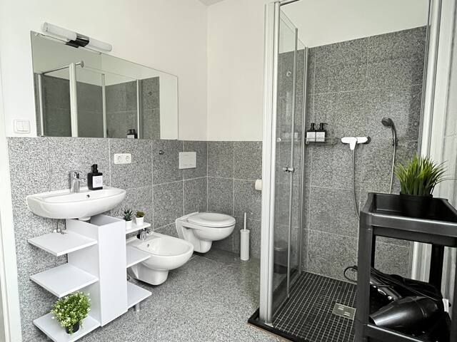 LTA Apartment Süd No.2 / 12P / Parkplatz / S-Bahn gallery image 3
