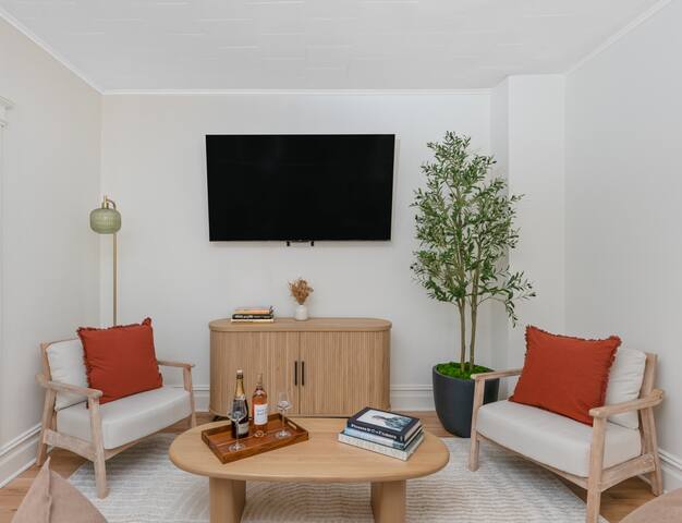 New! 3BR GEM Near NYC | 5min to PATH | Sleeps 9 gallery image 3