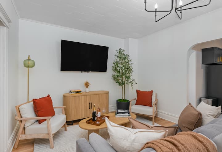 Spacious Home Near Nyc & Metlife | Path | Sleeps 9 - Jersey City, NJ