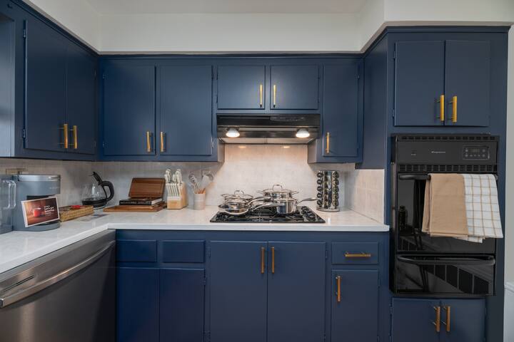 New! 3BR GEM Near NYC | 5min to PATH | Sleeps 9 gallery image 5