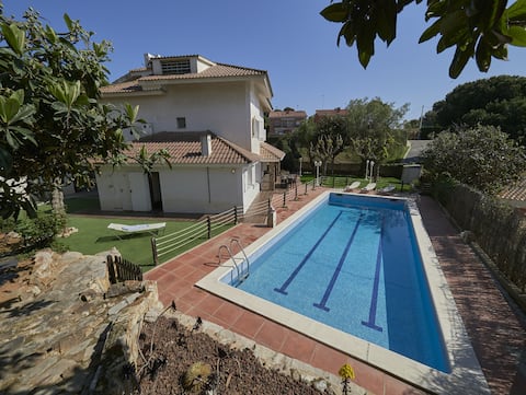 Villa Julia | 14pax. 5' sea & train