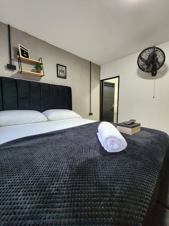 Habitación Cómoda Con Baño Privado + Cama Extra - Bucaramanga