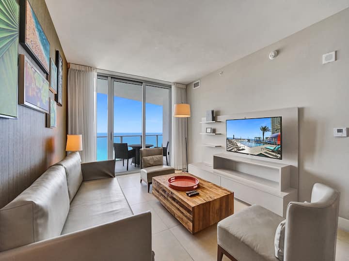 Best View In Lyfe Hollywood - Hallandale Beach, FL