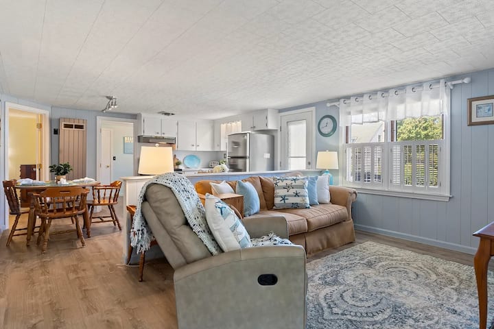 Charming Cottage On Nubble Point! - York, ME