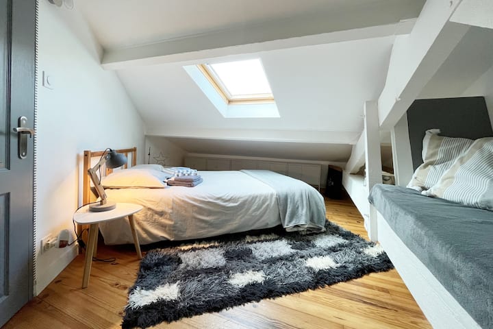 Habitación 2 (abuhardillada, arriba)