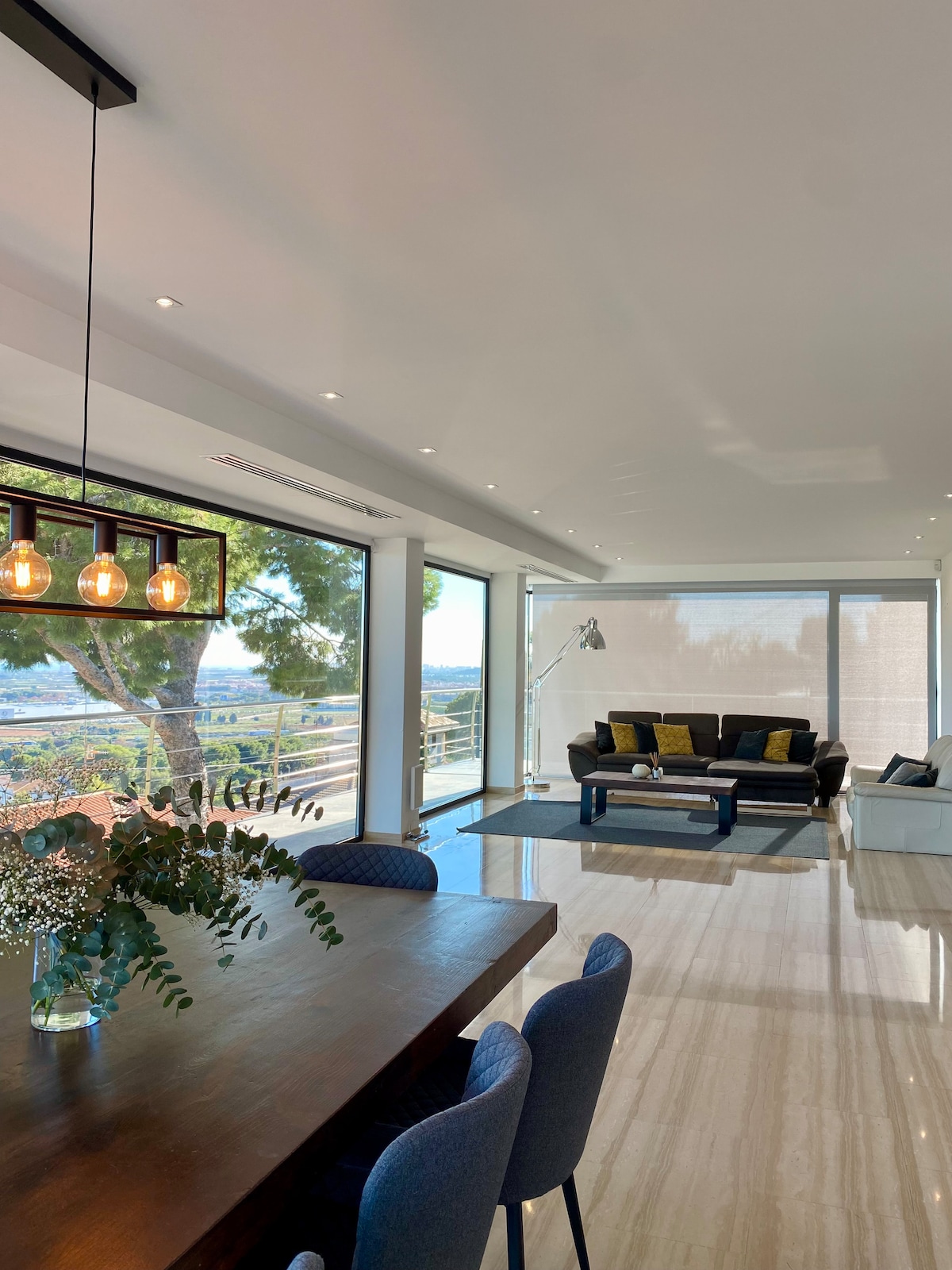 Popular Airbnb listing: -Valencia- Luxurious Villa with Ocean View in Sagunt / Sagunto