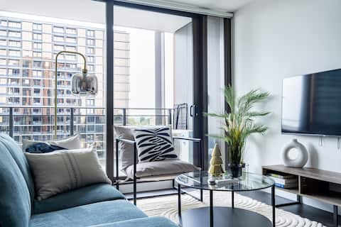 Popular Airbnb listing: Luxury 2B1B Apt by Botanic garden in Southbank